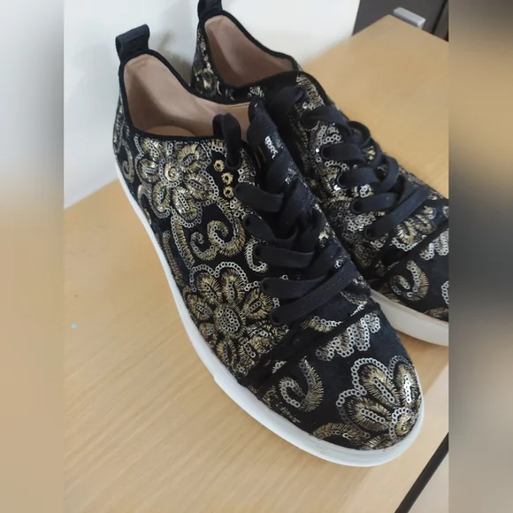 Karl Lagerfeld Paris embroidered sequin evron black sneakers - Picture 3 of 8